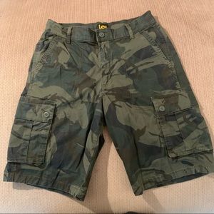 Lee camouflage cargo shorts 29w11l